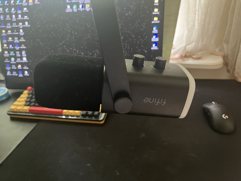 Sprzedam mikrofon Fifine AM 8 z uchwytem i oryginalnym kablem.