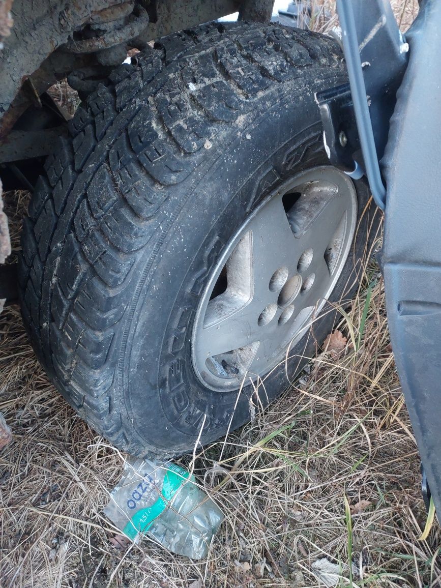 opony 15 cali R15 R 15 235/75 105 S terenowe Jeep all terrain AT 4szt