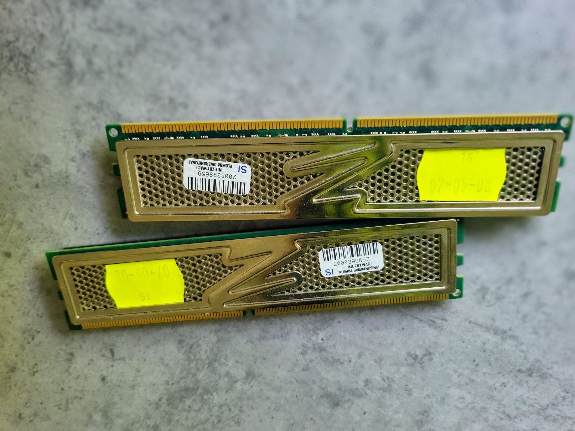 Dwie pamięci  OCZ2P800R22GK 1GB OCZ DDR2 PlatinumEdition800MHz