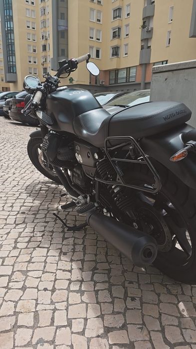 Moto Guzzi V7 Stone 850 – 2021 – 21.847 km – Extras incluídos