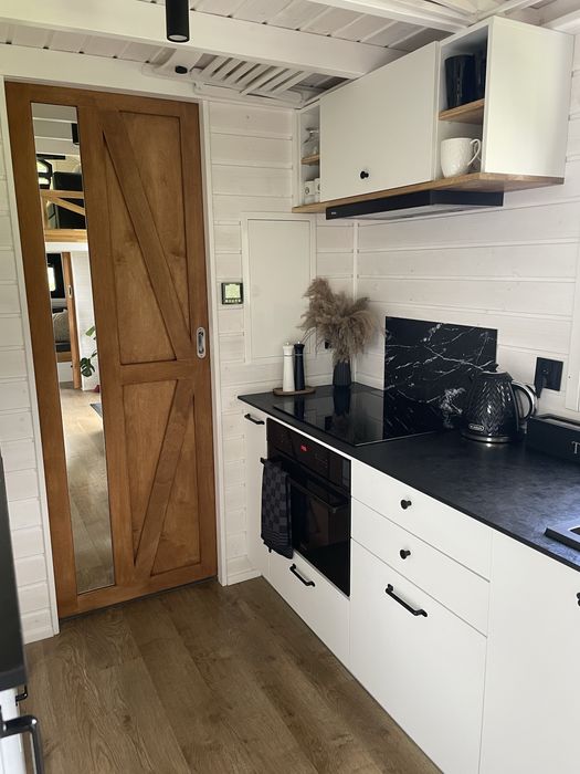 Tiny silent house domek wynajem wynajme las natura cisza jacuzzi bania