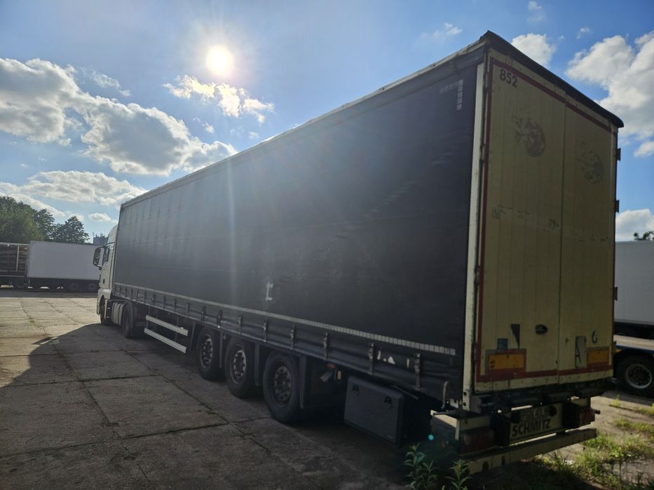 Naczepa Schmitz wysokość 2.82 w środku.