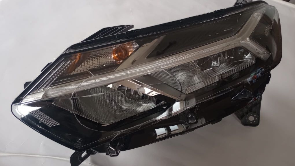 Lampa full LED lewy przód Dacia Sandero 3
