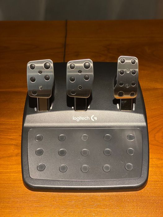 Zestaw kierownicy Logitech G920 - stan jak fabryczny.