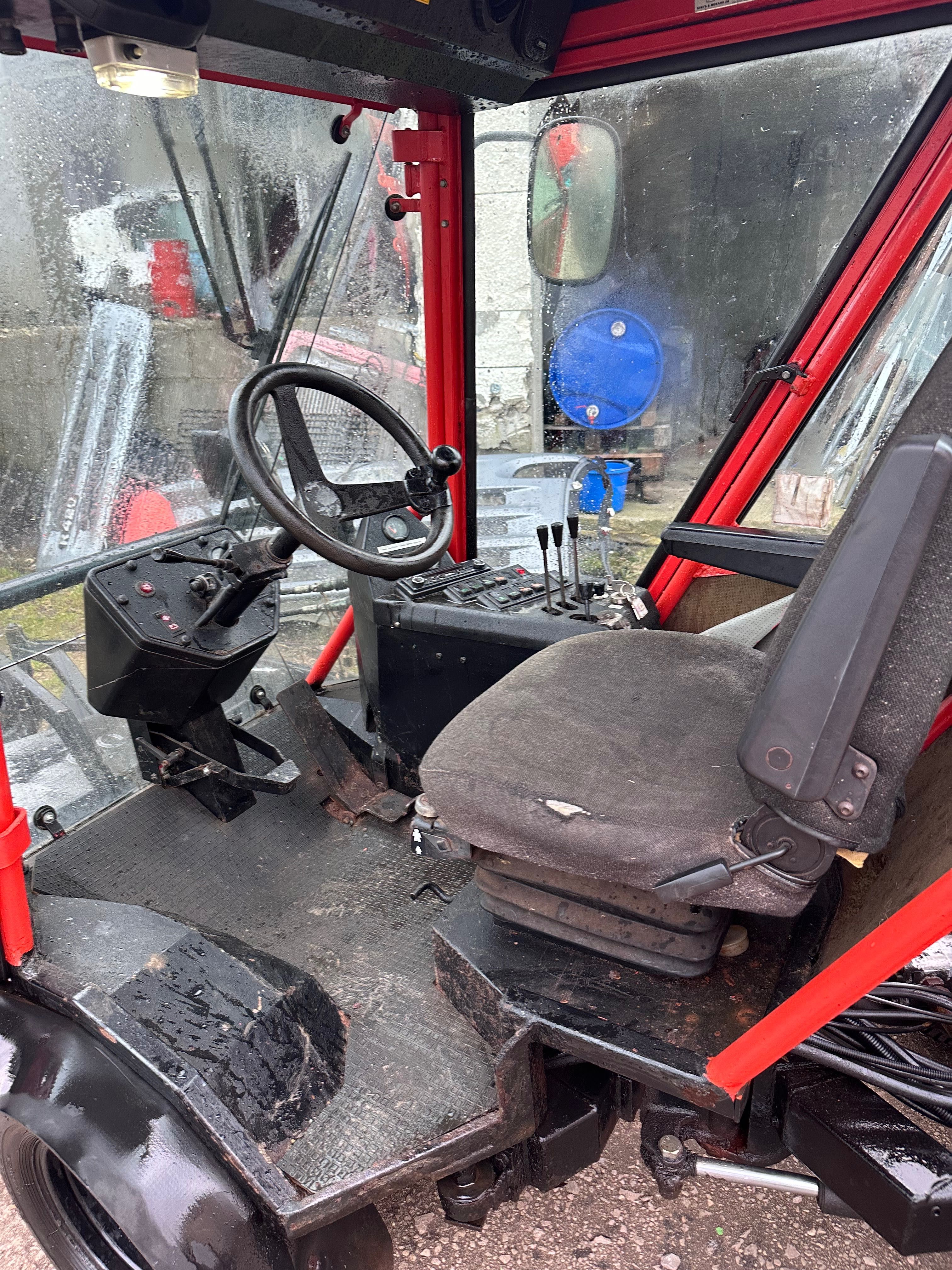traktorek komunalny Holder belos 4x4 nośnik narzędzi