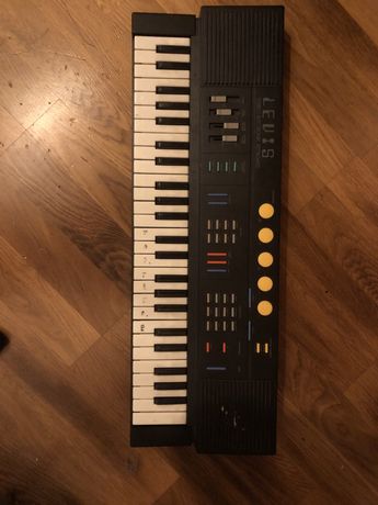 Levis stereo electronic keyboard