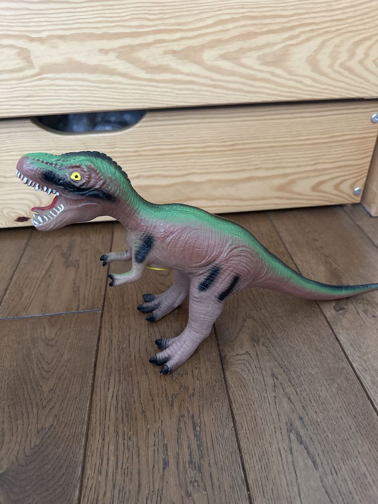 Dinozaur t rex , duzy , gumowy