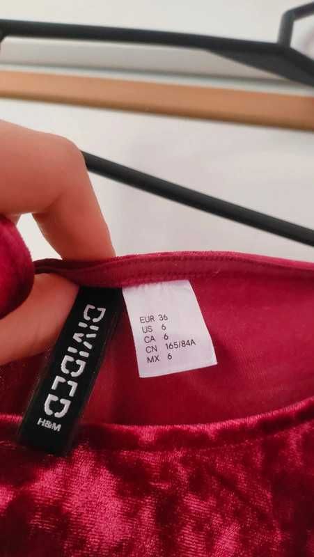 Welurowa czerwona sukienka H&M r. 36