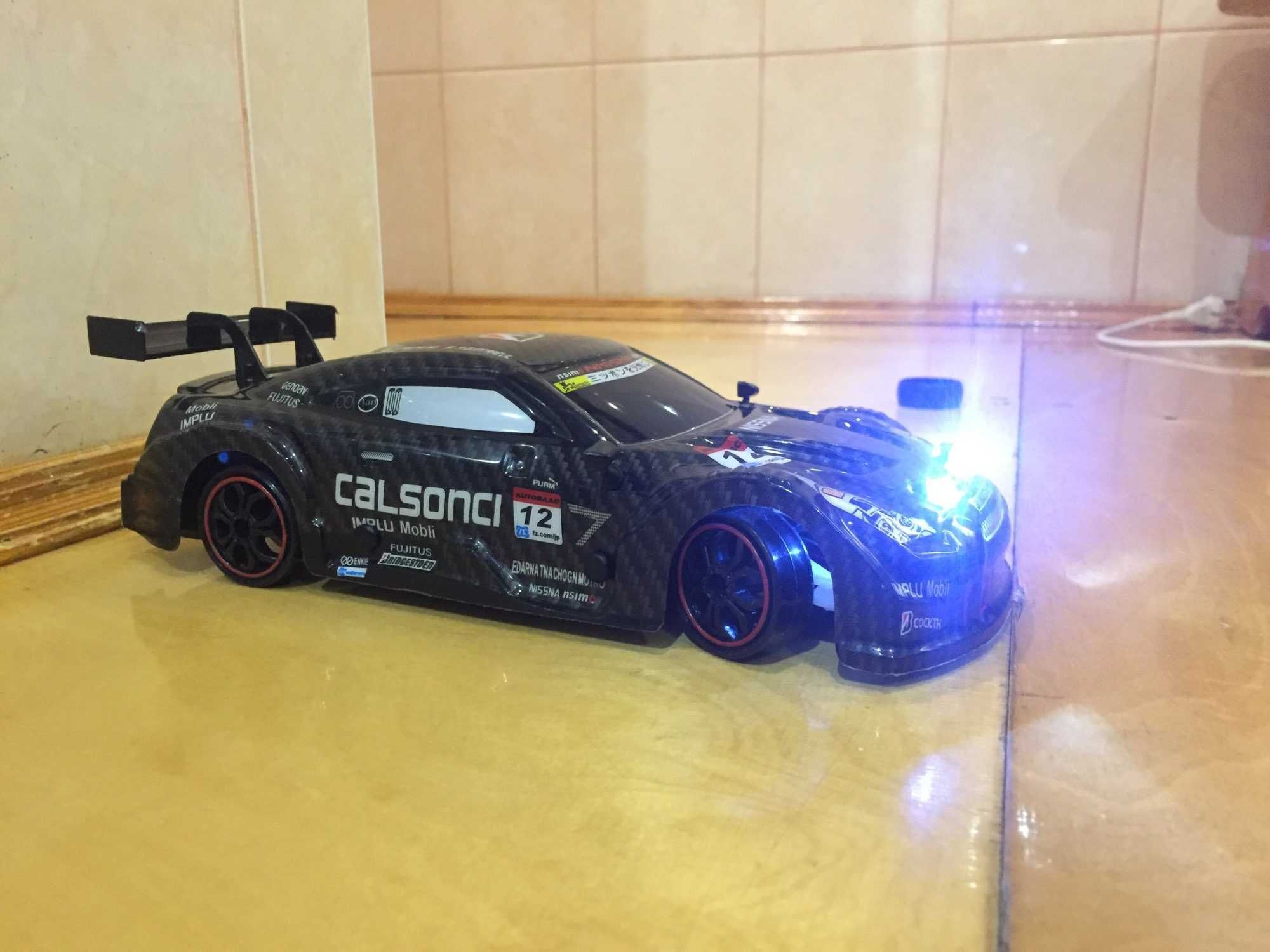 Carro telecomandado Racing Drift Nissan GTR Rápido 1:16 4WD LED NOVO