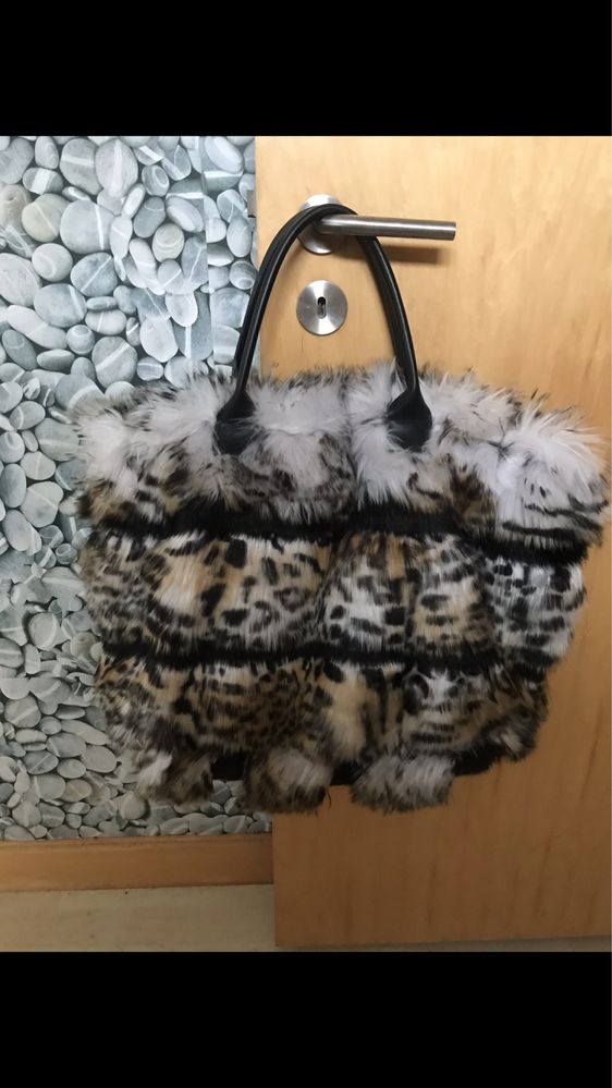 Mala  tote XL ,em couro genuino com padrao leopardo