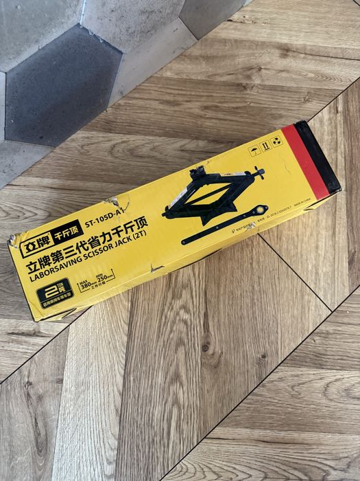 Lewarek podnosnik samochodowy 2T