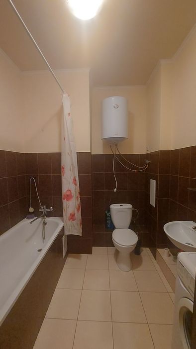 Простора 2-кімнатна квартира 73 м² вул. Миколи Закревського 93-А