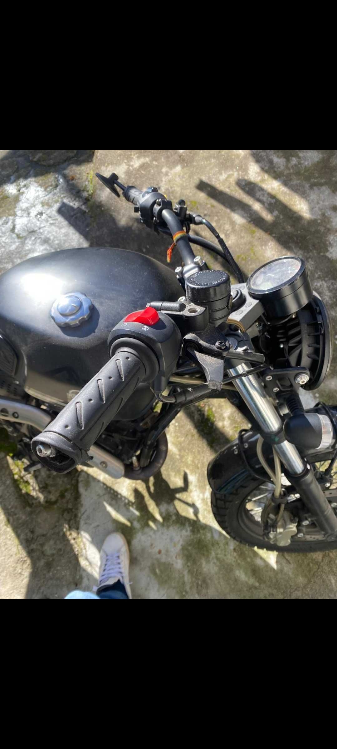 UM Renegade Scrambler 125 – Apenas 5000 km