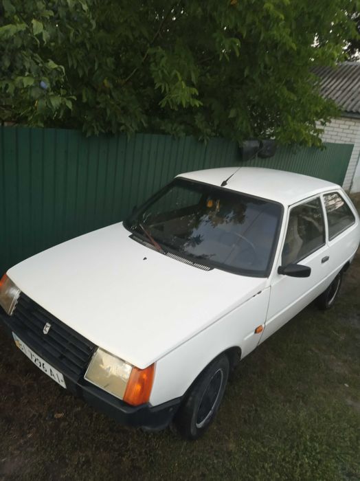 Заз 1102 Таврія автомобіль