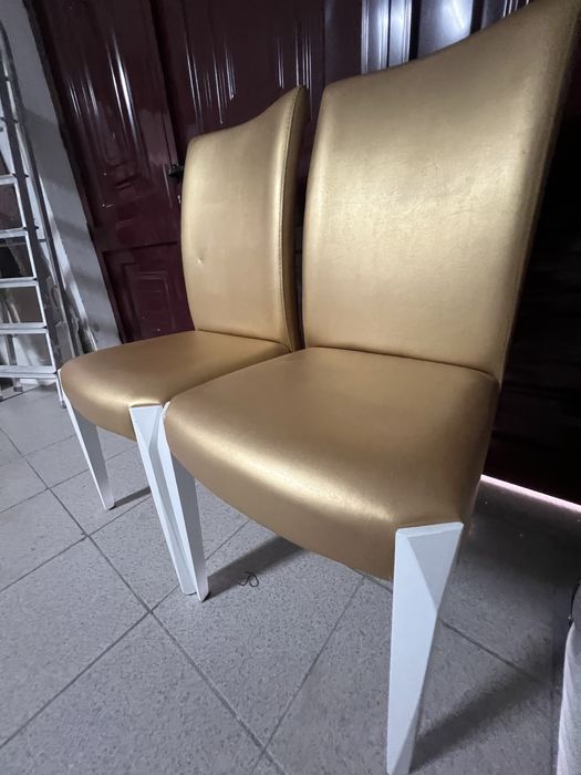 Vendo duas Cadeiras em Dourado