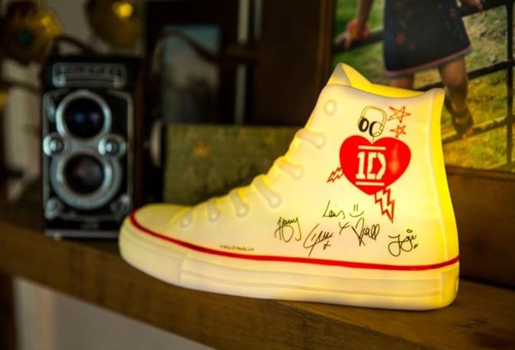 Нічник кросівок One Direction з автографами