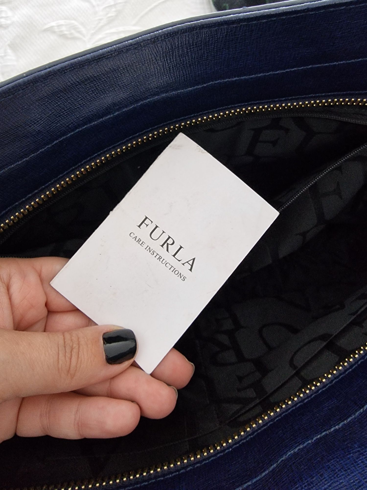 Mala Furla azul marinho