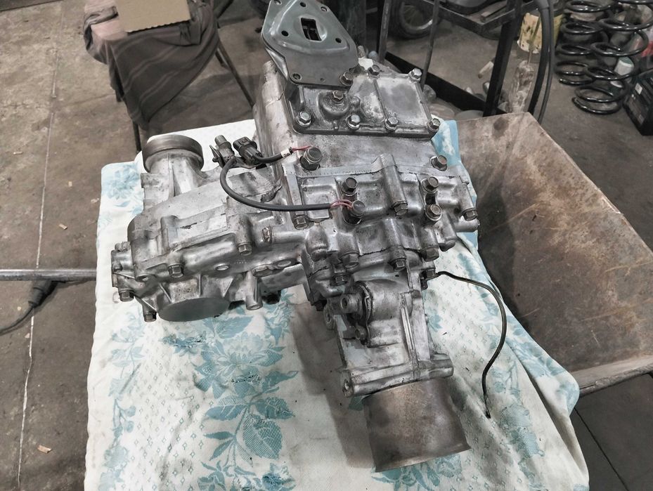 Роздатка л200 правий лівий руль АКПП МКПП