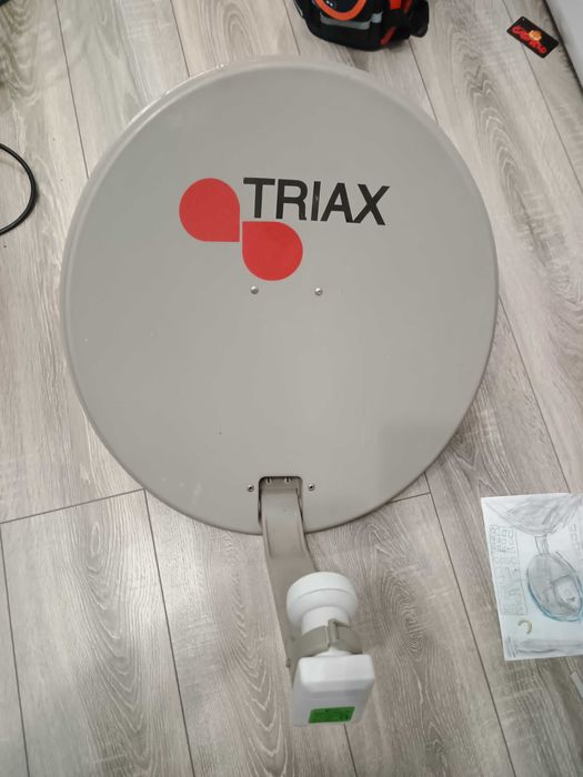 Супутникова антена Triax 60 см