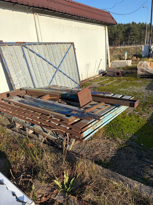 Ogrodzenie pełne z blachy ocynkowanej i bramę z furtką