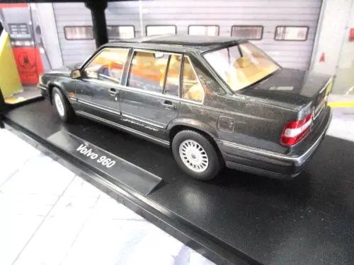 Triple9 1:18 volvo 960 ano 1996