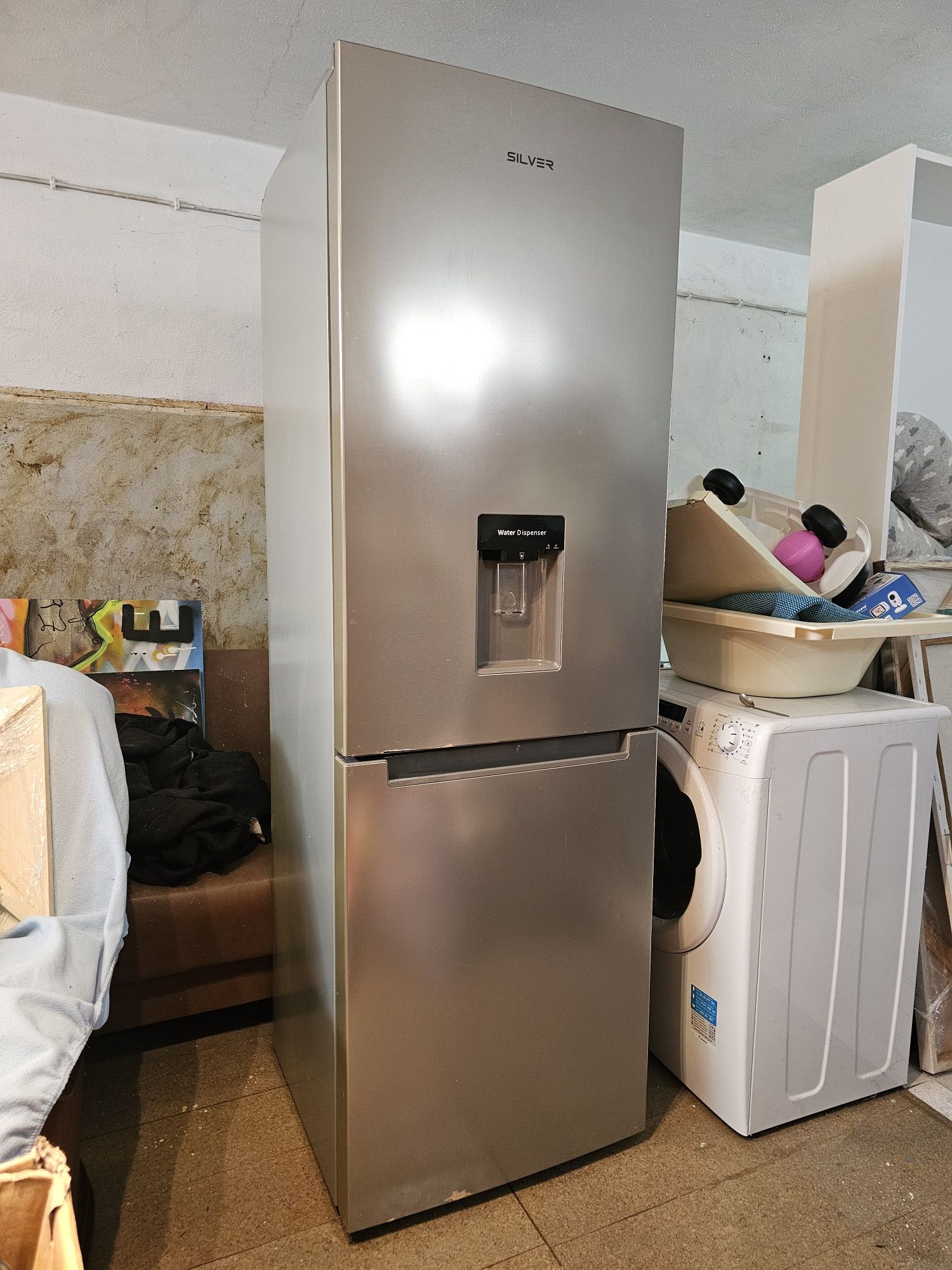 Frigorifico combinado com dispensador 283L