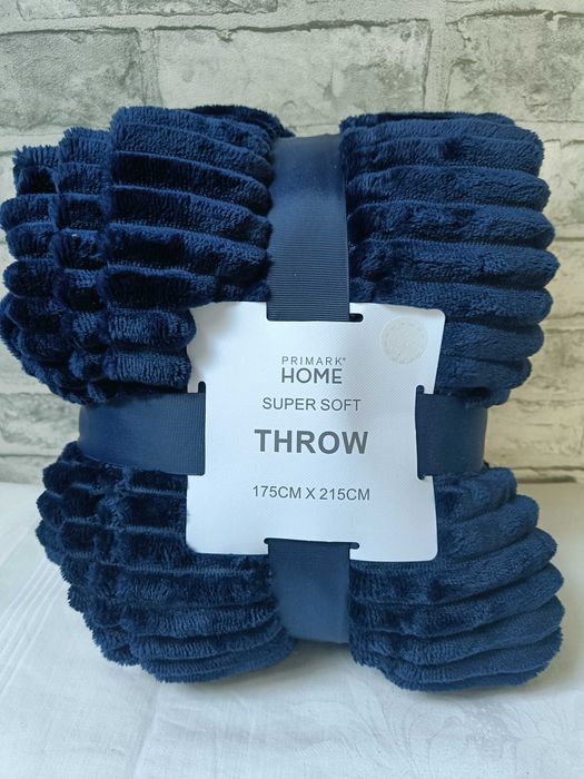Ciepły, duży i gruby koc granatowy PRIMARK