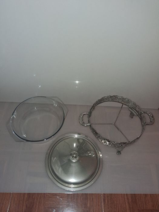 Antiga Terrina com Pyrex e Tampa em Casquinha