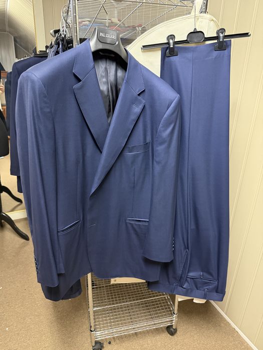 Продам чоловічі костюми