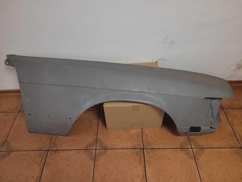 MERCEDES SL107 107 R107  błotnik przedni prawy  ORYGINALNY
