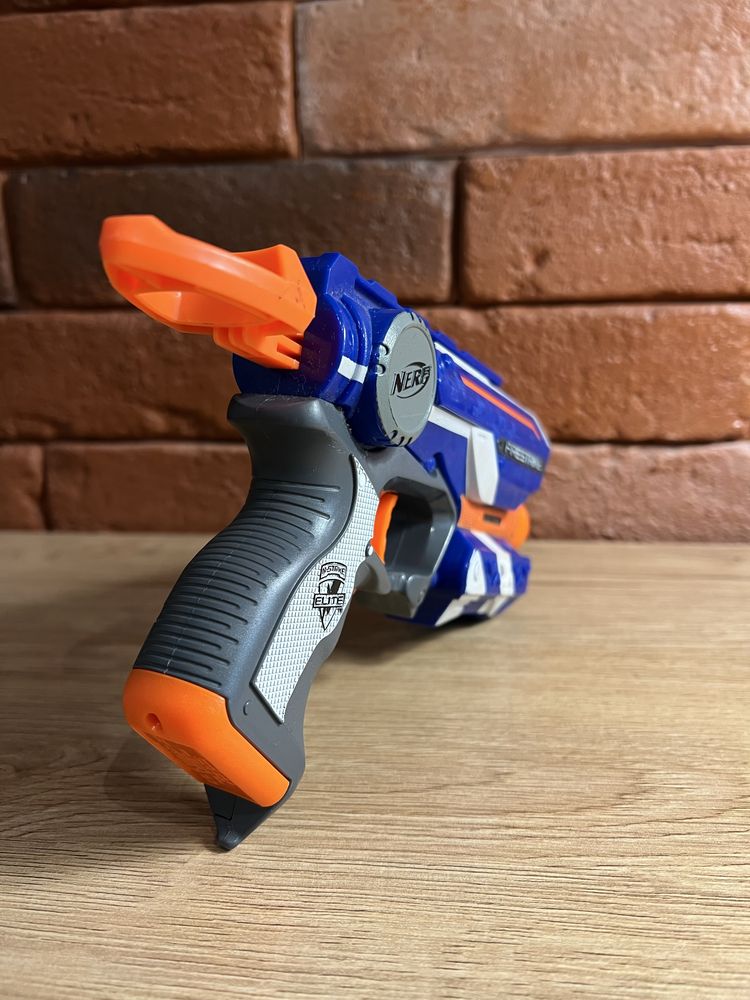 Pistolet pneumatyczny NERF model FIRESTRIKE