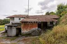 Moradia para restauro em Infias, Vizela