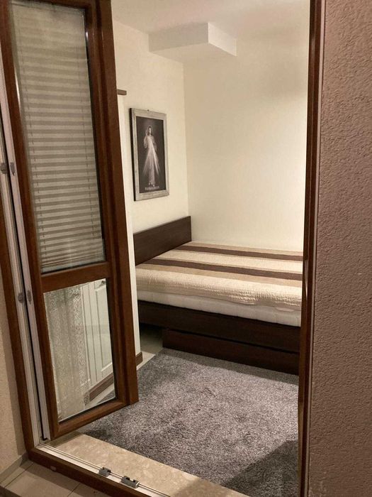 Duży pokój z balkonem blisko metra