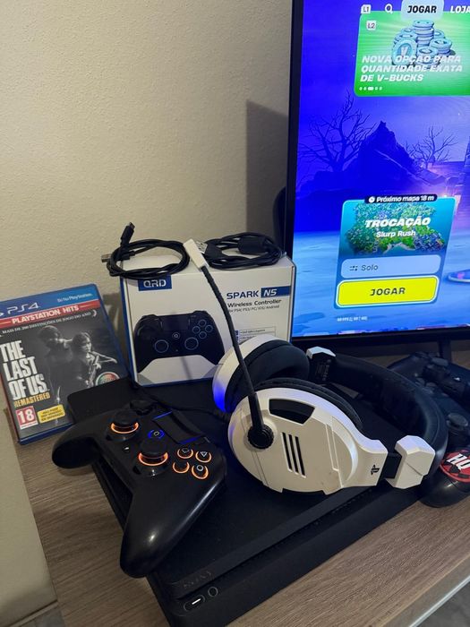 PlayStation 4+ 3 controles + fone + jogo + cadeira ergométrica