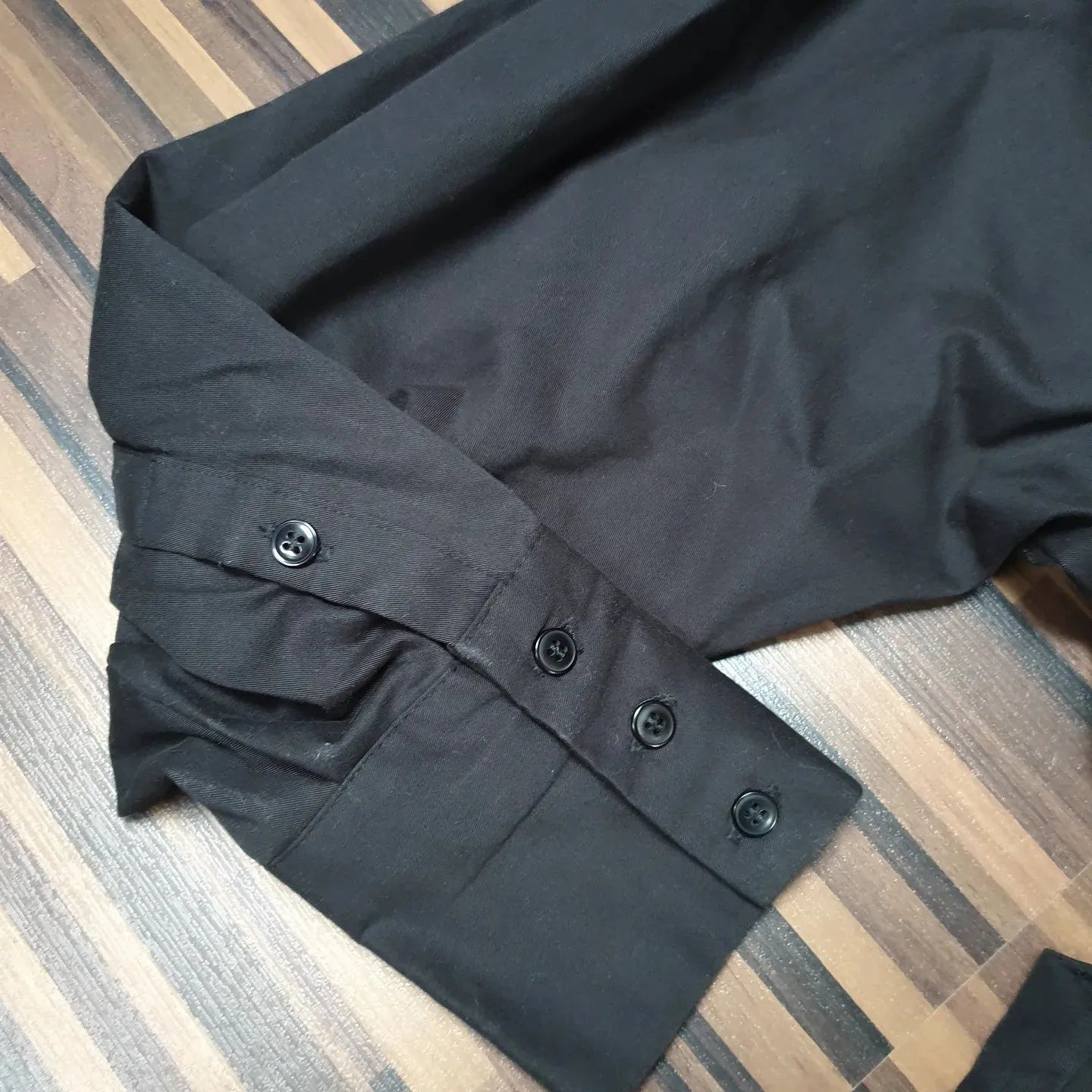 ASOS. Czarna sukienka koszulowa z długim rękawkiem