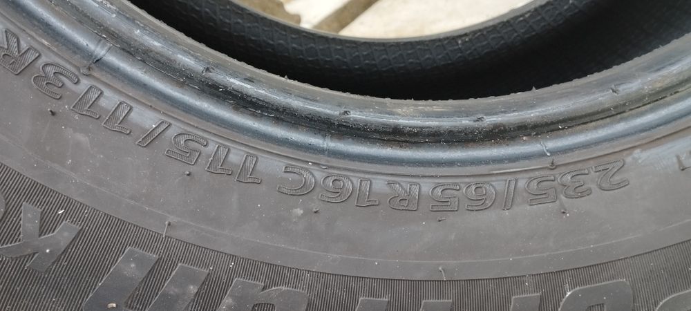 Vendo pneus 235/65/16  115/113 R