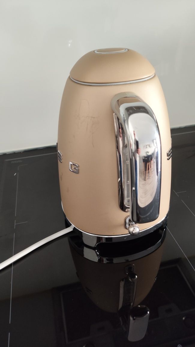 Czajnik SMEG KLF03CHMEU kolor szampański mat