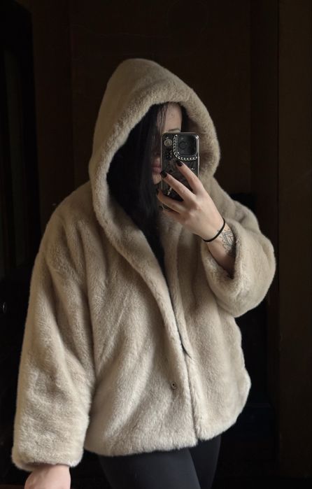 Шуба із штучного хутра з капюшоном