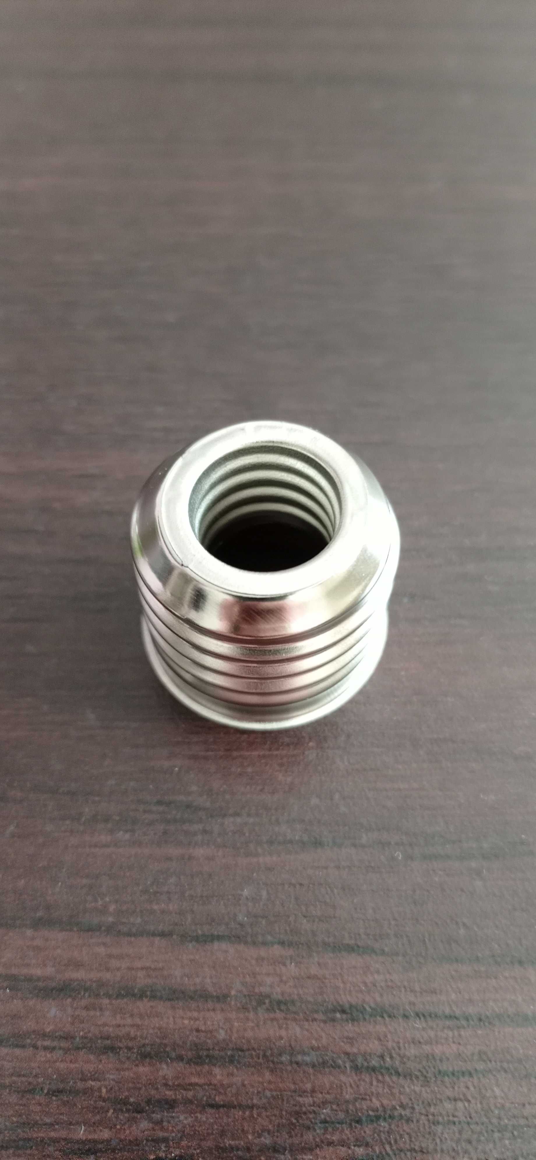 Adapter żarówki. Przejściówka E27 do E14