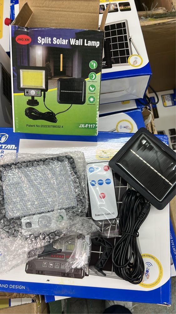 Holofote a bateria com painel solar e comando