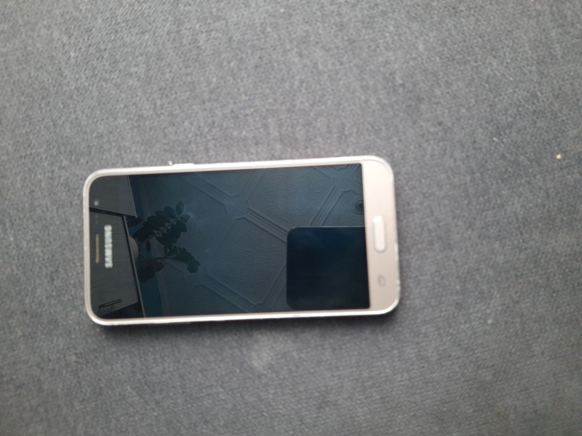 Samsung Galaxy J3 SM-J320F