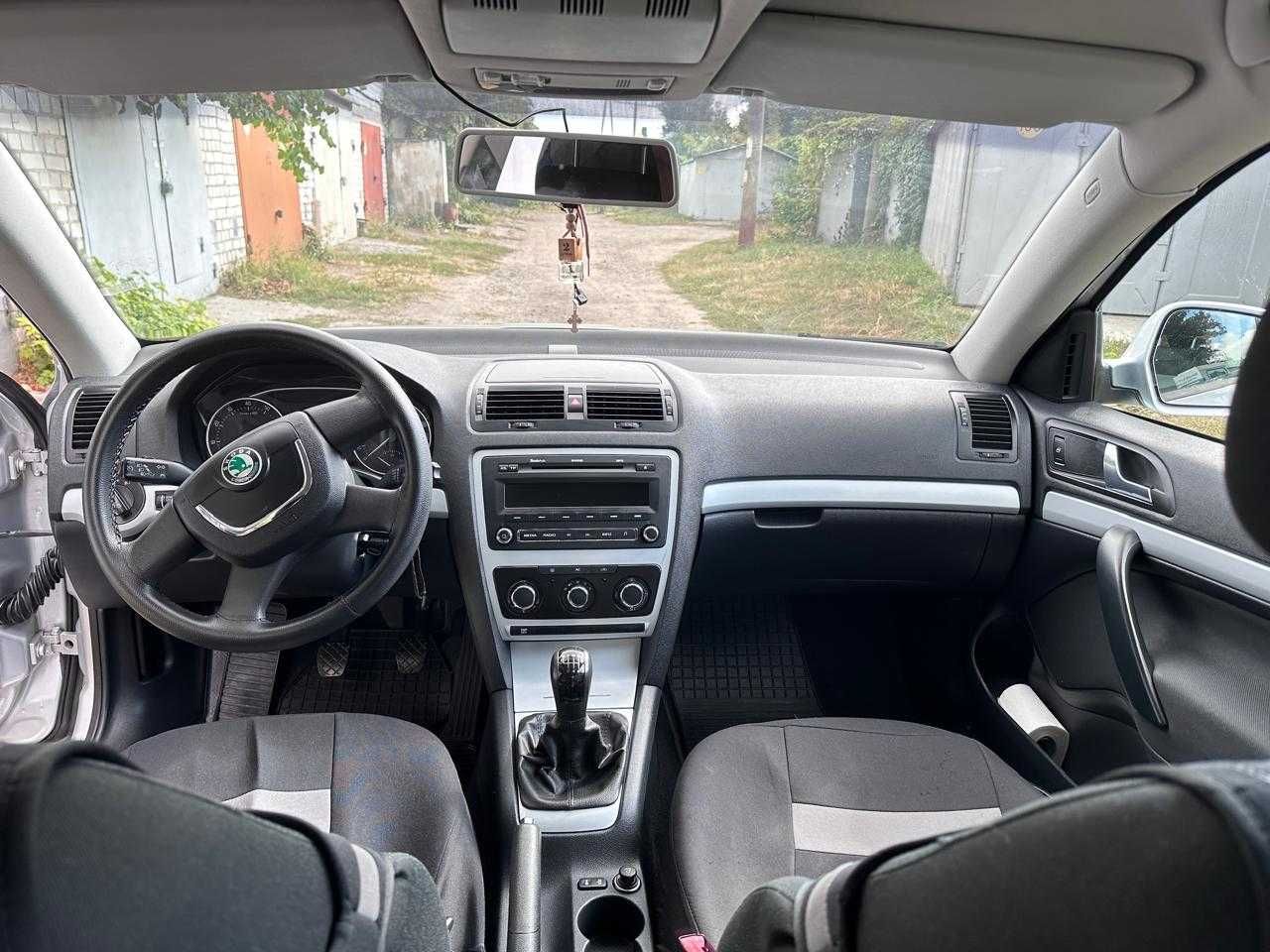 Продаю свое авто Skoda Octavia 2009