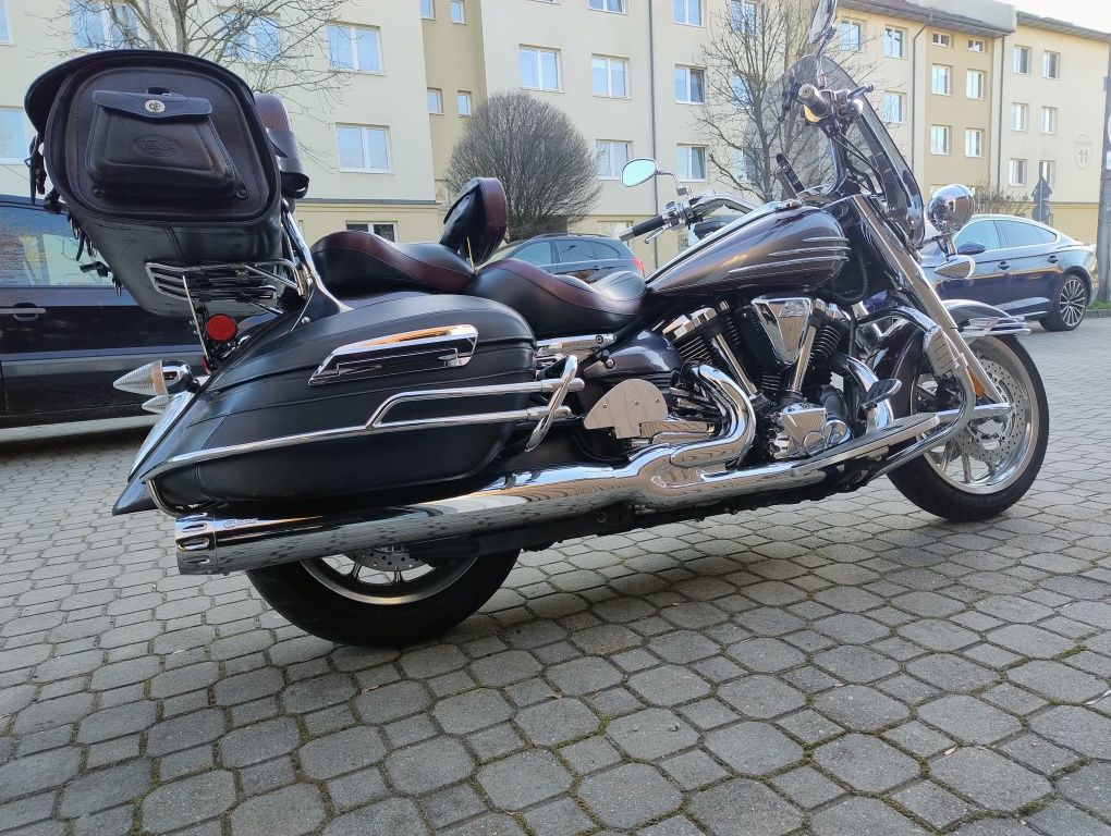 Motocykl  Yamaha XV 1900 z 2008roku chrom.