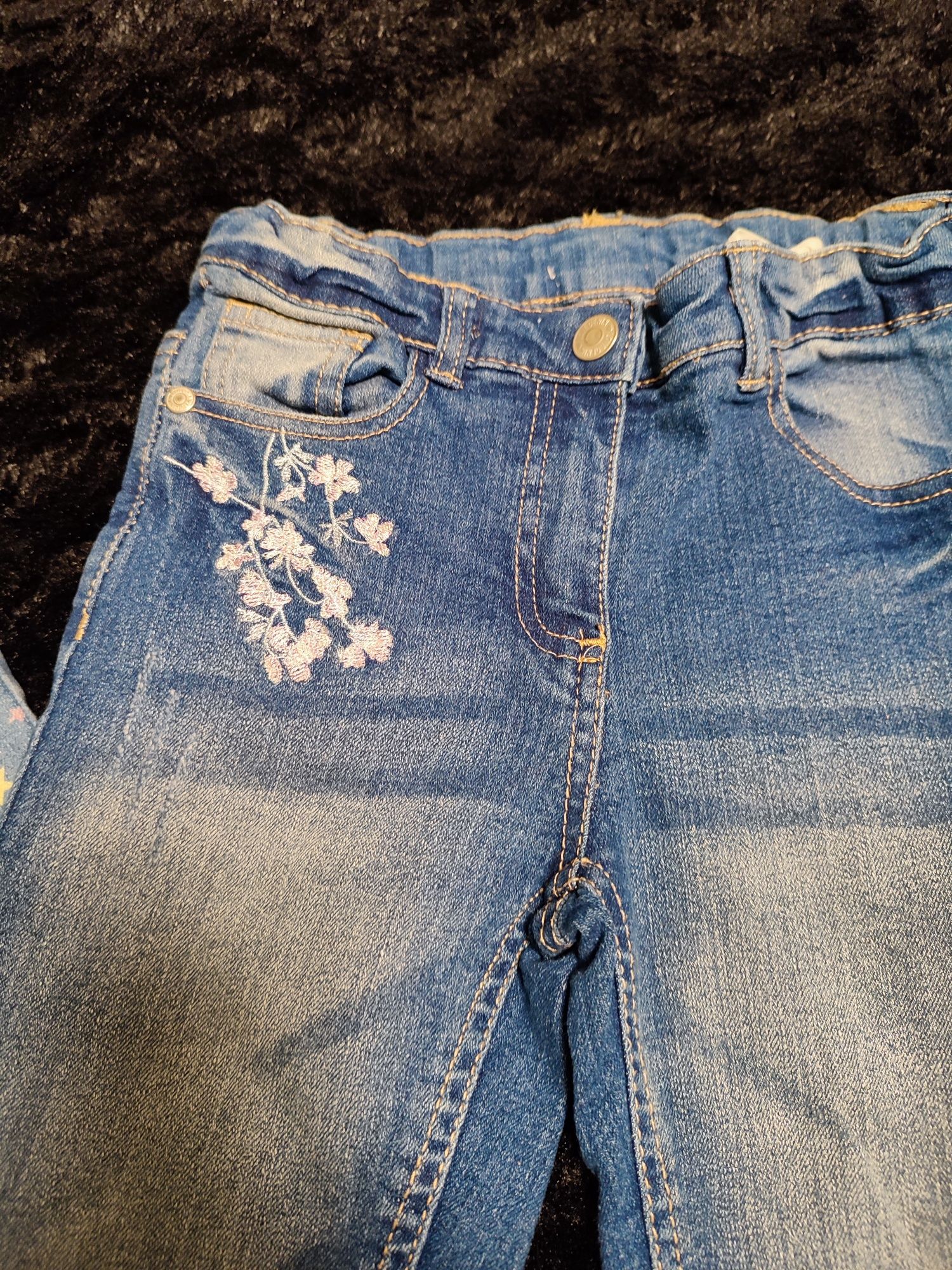 27. Śliczne spodnie jeans r.128 2szt cudo