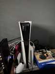 Playstation 5 Slim + Dois comandos + Stand + 5 jogos