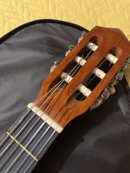 Guitarra semi usada (quase nova) com capa