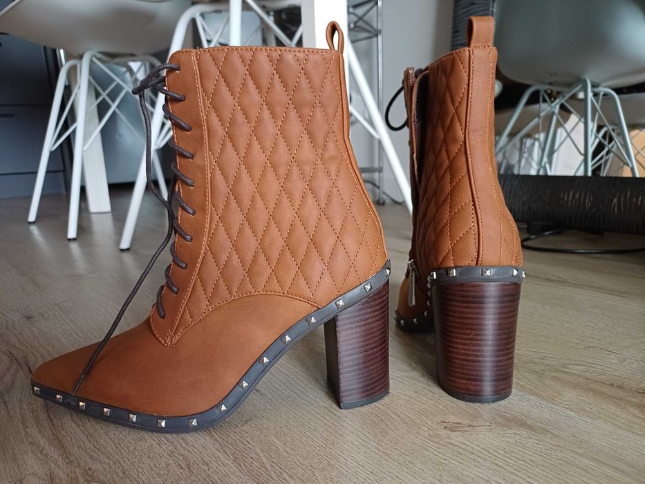 buty  na obcasie słupek