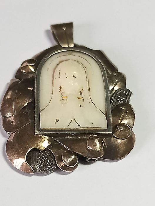 Старовинний срібний кулон "Богоматір"