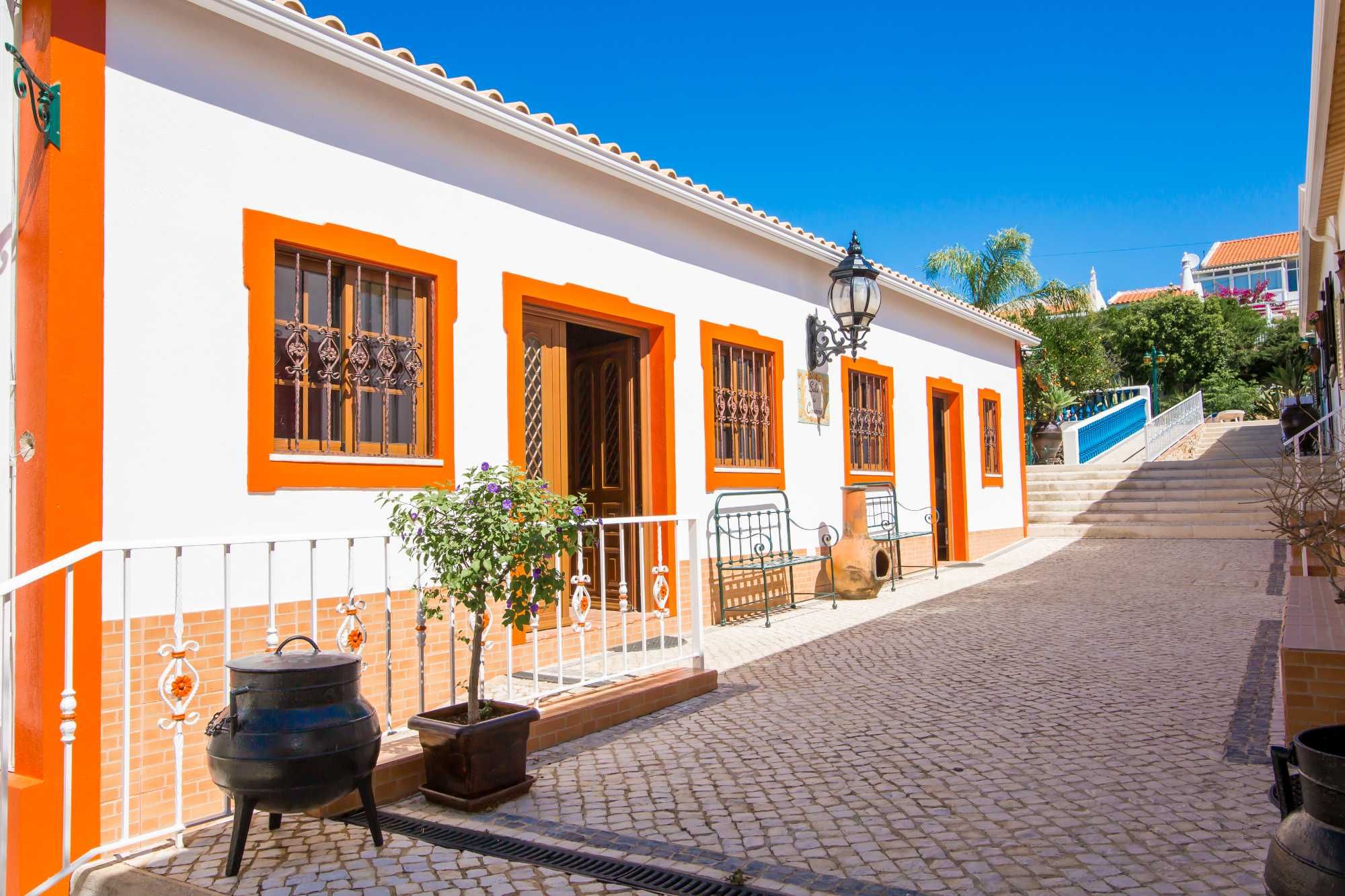 Casa com piscina a 10 min das melhores praias no Algarve