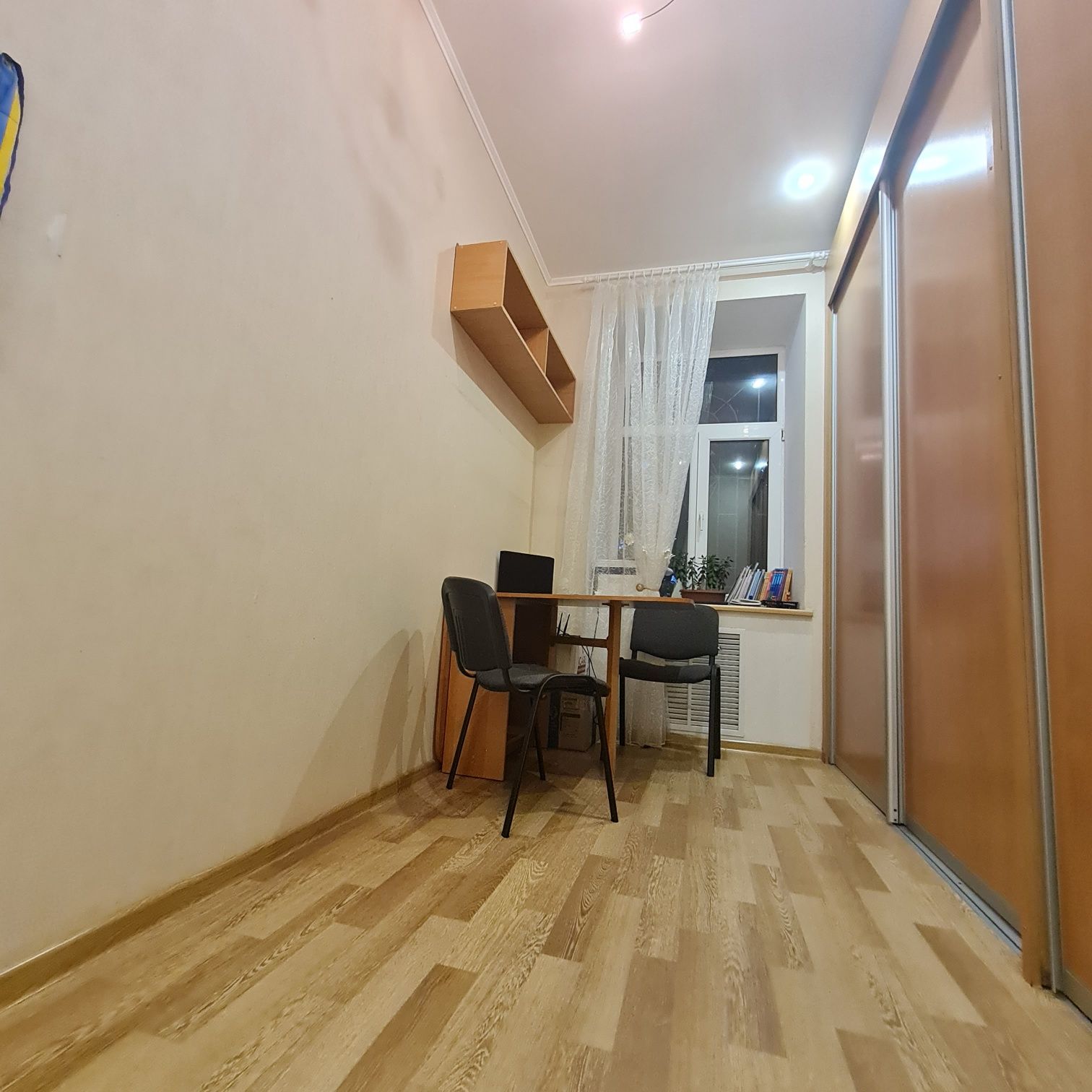 Продаж 3 кімнатна квартира з ремонтом сертифікат